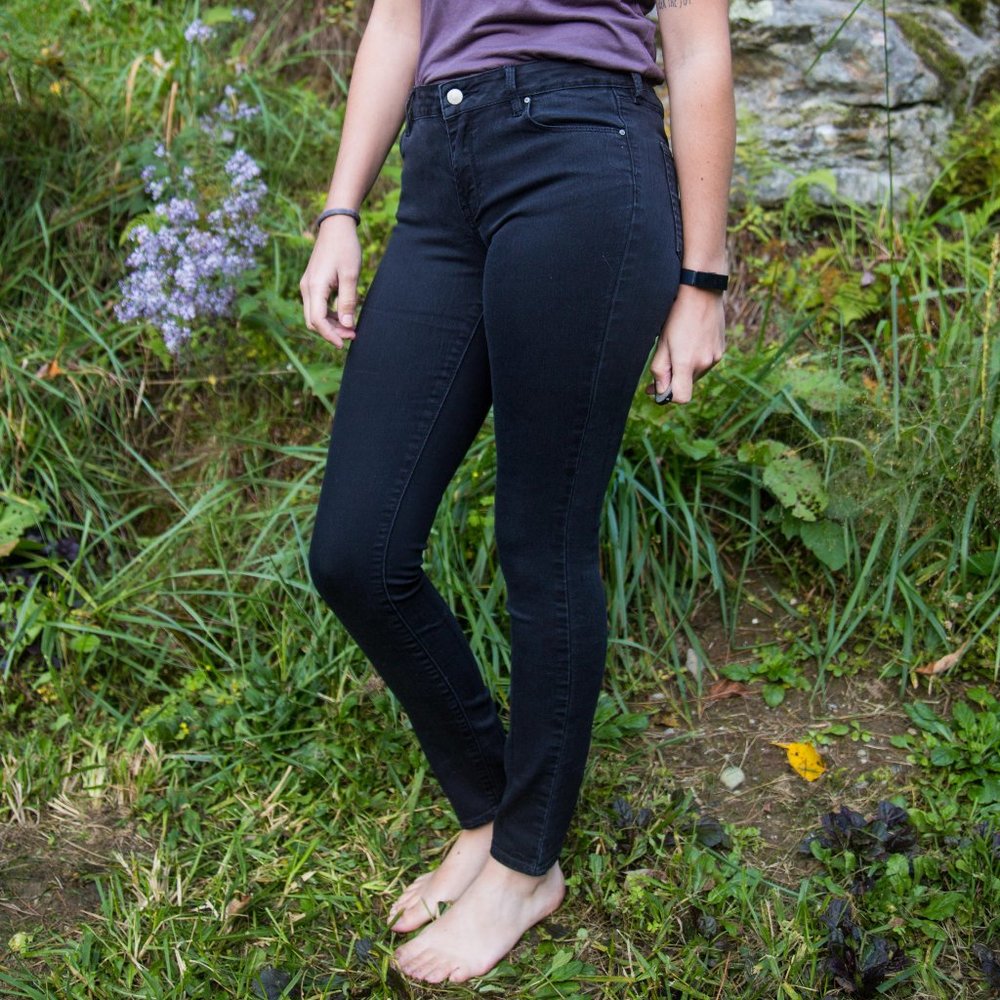 Bullhead Mid Rise Skinniest Black Denim, Size 26